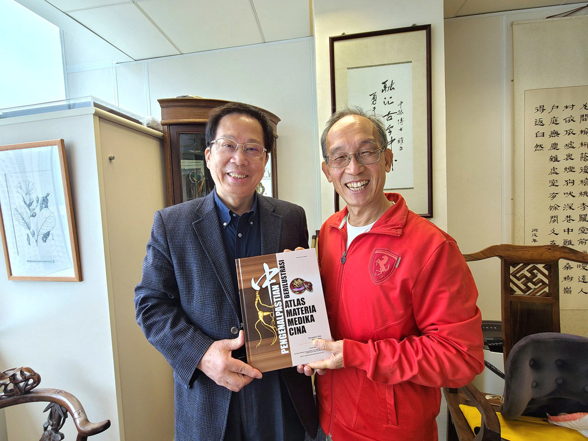 中薬材鑑定図典: 生薬の中国伝統評価技法 趙中振 中藥材鑒定圖典》─馬來文版矚目登場